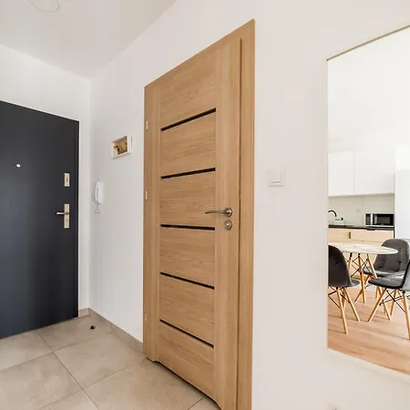 Airport Modern By Bookinghost Apartmán *