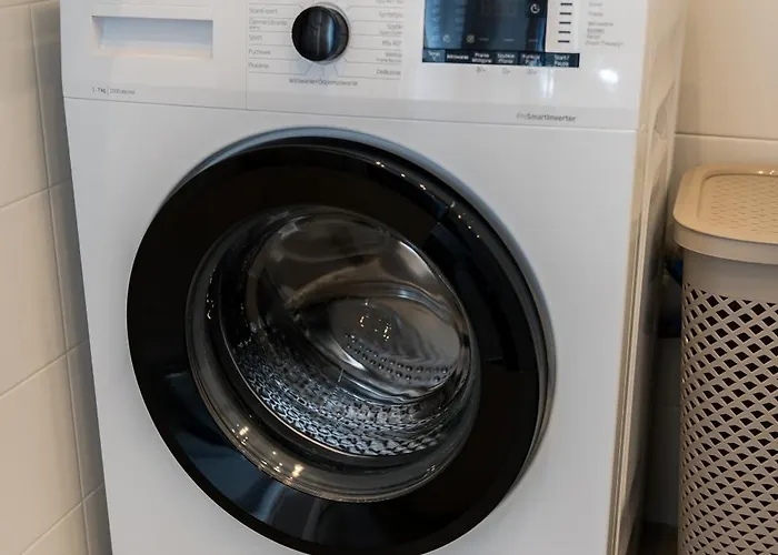 아파트 Airport Modern By Bookinghost 포즈난